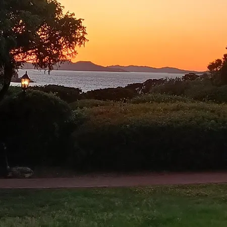 Localita Cala Del Faro. Affitto Bilocale Con Portico E Giardino. * ポルト・チェルボ