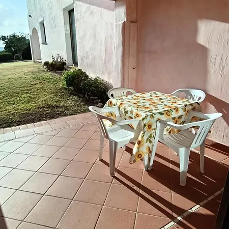 Localita Cala Del Faro. Affitto Bilocale Con Portico E Giardino. ポルト・チェルボ