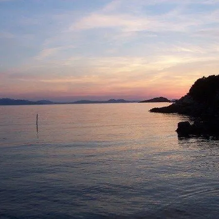 Localita Cala Del Faro. Affitto Bilocale Con Portico E Giardino. アパート
