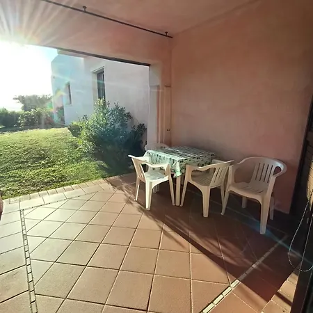 Localita Cala Del Faro. Affitto Bilocale Con Portico E Giardino. ポルト・チェルボ