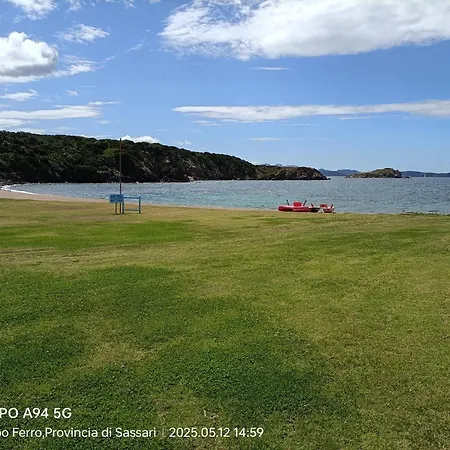 Localita Cala Del Faro. Affitto Bilocale Con Portico E Giardino. アパート ポルト・チェルボ