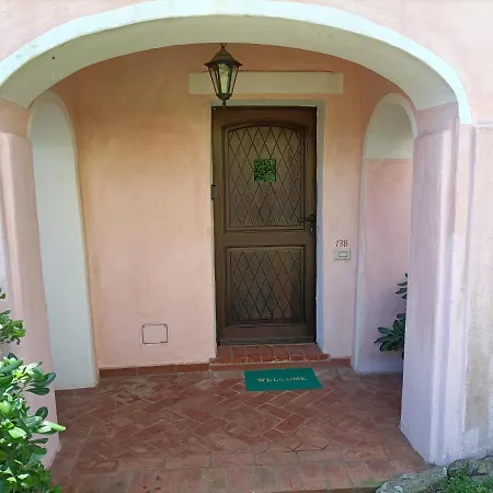 Appartement Localita Cala Del Faro. Affitto Bilocale Con Portico E Giardino.