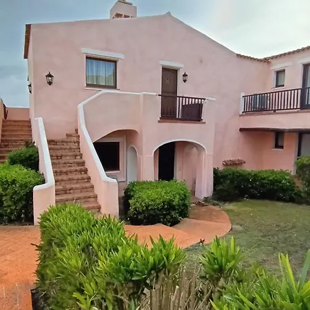Localita Cala Del Faro. Affitto Bilocale Con Portico E Giardino. Appartement
