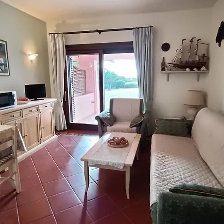 Appartement Localita Cala Del Faro. Affitto Bilocale Con Portico E Giardino.