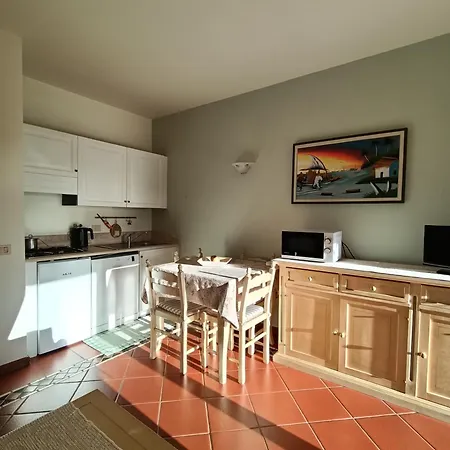 Localita Cala Del Faro. Affitto Bilocale Con Portico E Giardino. Διαμέρισμα